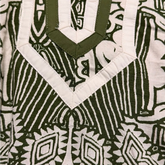 Entro Green and White Patterned Top - Picture 7 of 9